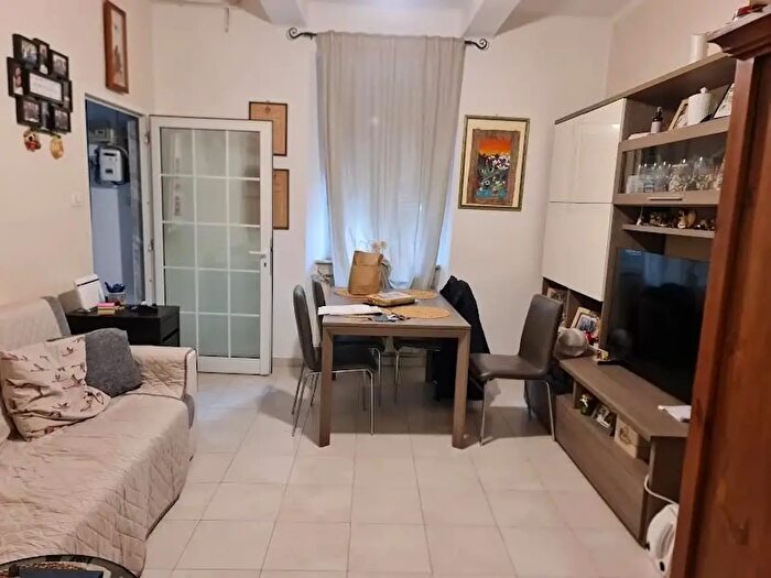 Casa con 8 locali in vendita in Carrara