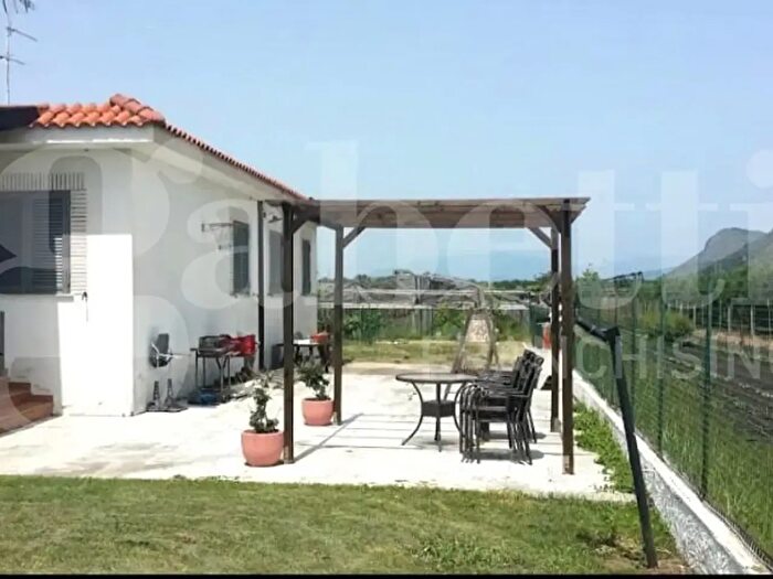 Casa quadrilocale in vendita in Strada delle Cannete, Terracina