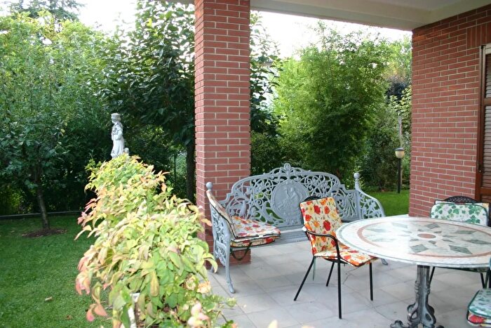 Casa con 7 locali in vendita in Via Frate, Bedizzole