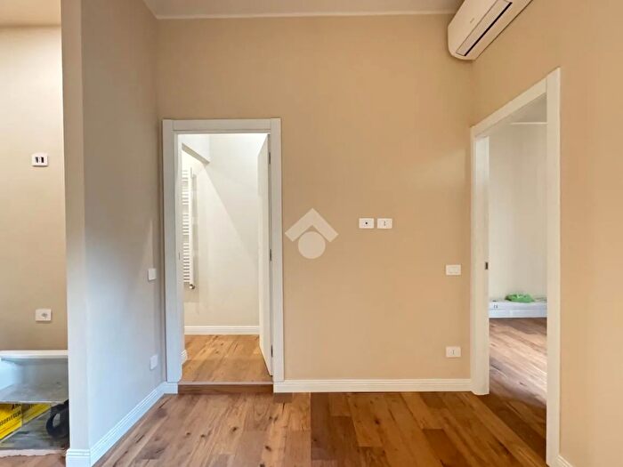 Appartamento trilocale in vendita in Via Luigi Settembrini, Milano