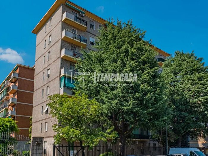 Appartamento trilocale in vendita in Via Achille Fontanelli, Milano
