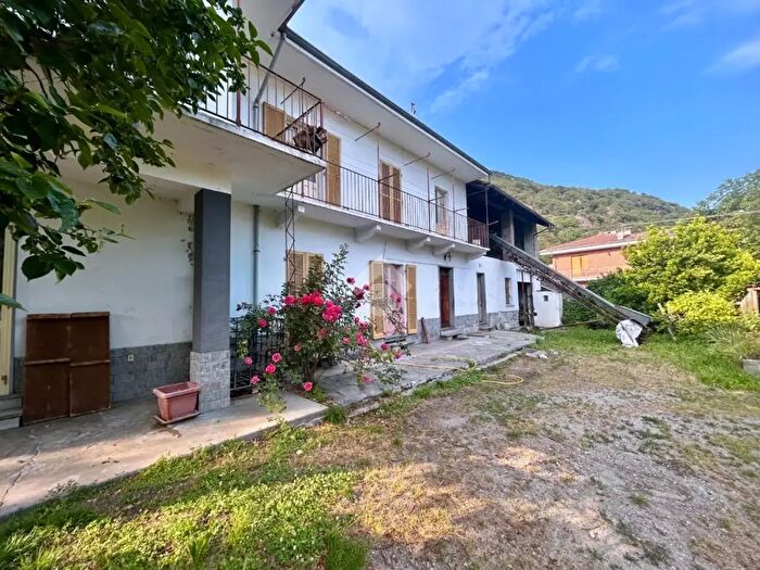 Casa con 7 locali in vendita in Borgata Grangetta, Condove