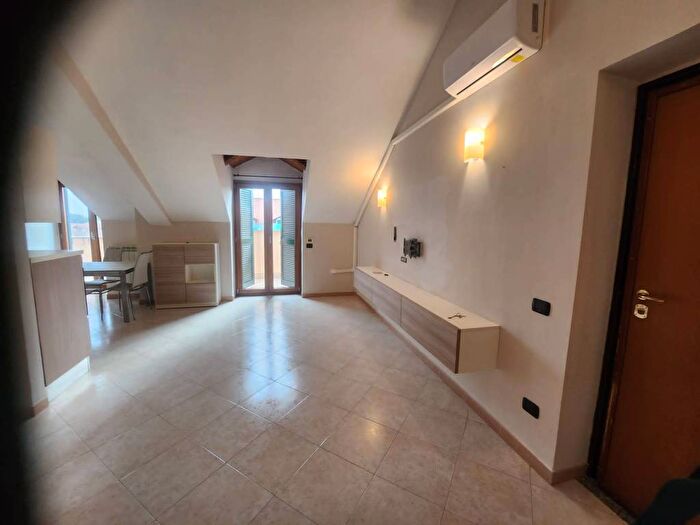 Casa trilocale in affitto in Via Staffetta, Lago Patria, Giugliano in Campania