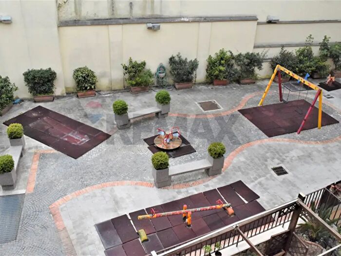 Appartamento quadrilocale in vendita in Via Santa Maria ai Monti, Napoli