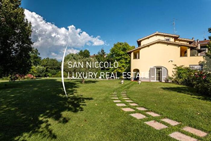 Casa con 6 locali in vendita in Lastra A Signa