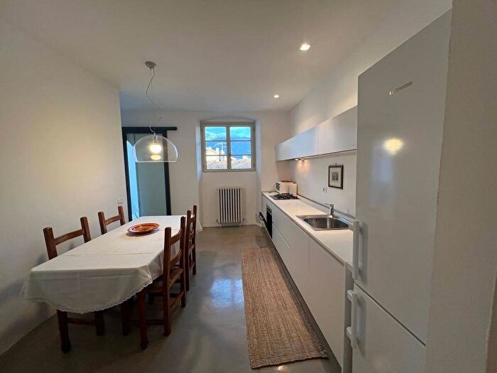 Appartamento quadrilocale in affitto in Piazza Antonio Rosmini, Centro Storico Santa Maria, Rovereto