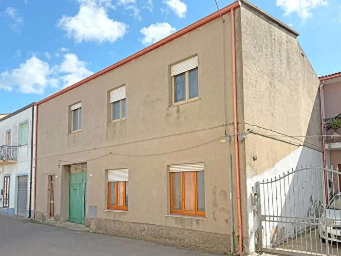 Casa con 6 locali in vendita in Sanluri