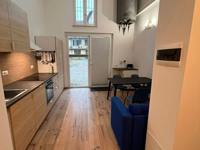 Appartamento trilocale in affitto in Corso San Gottardo, Milano