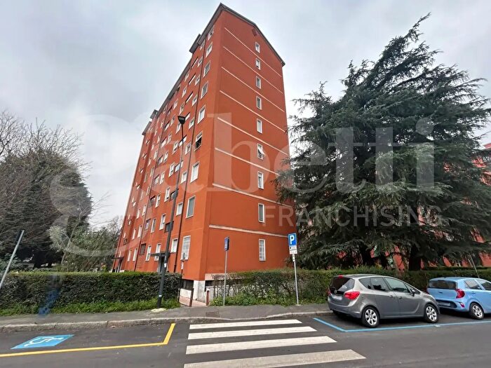 Appartamento bilocale in vendita in Via Val di Bondo, Milano