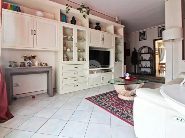 Appartamento con 5 locali in vendita in Via Onorato Vigliani, Torino