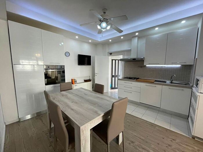 Appartamento con 6 locali in affitto in Viale Giordano Bruno, Abissinia, Riccione