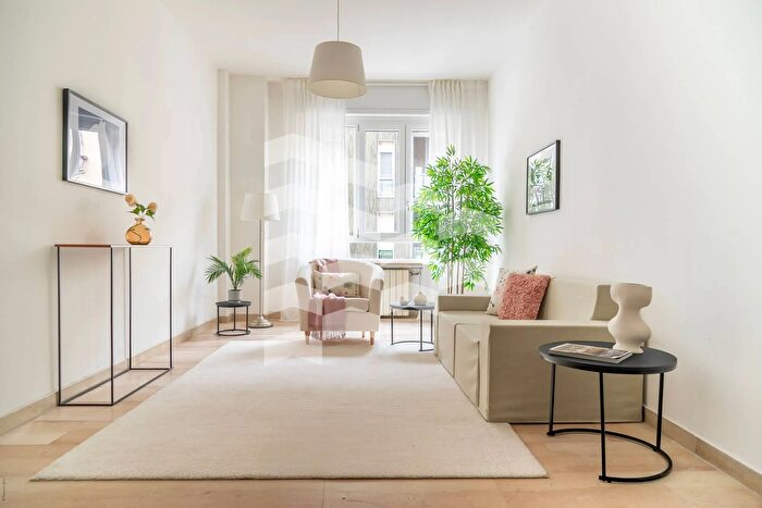 Appartamento trilocale in vendita in Via Oglio, Milano