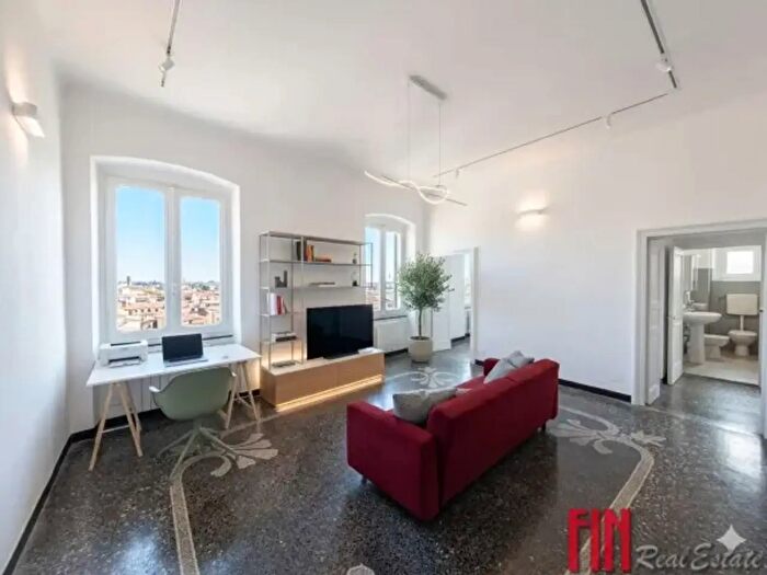 Appartamento quadrilocale in vendita in Via Sampierdarena, Genova
