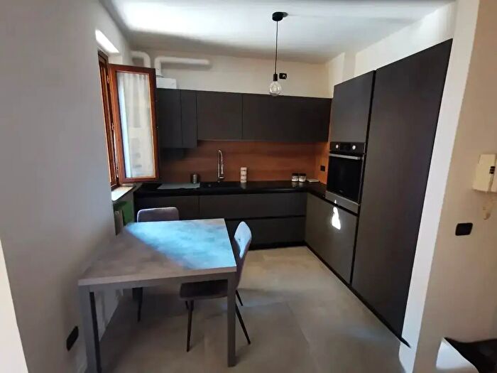 Appartamento bilocale in affitto in Via Lario, Monza