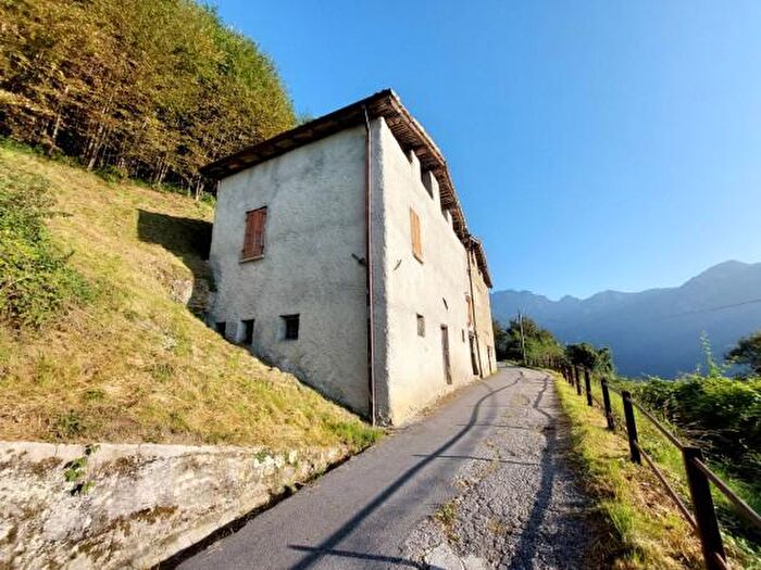 Casa con 5 locali in vendita in Pertica Bassa