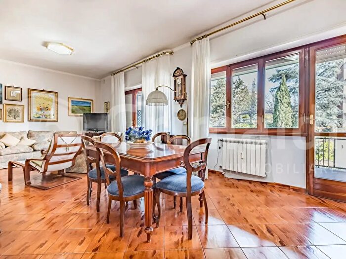 Appartamento quadrilocale in vendita in Via Verolengo, Roma