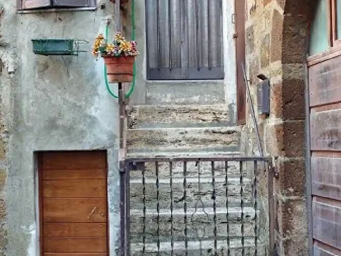 Appartamento trilocale in vendita in Via Vignoli, Pitigliano