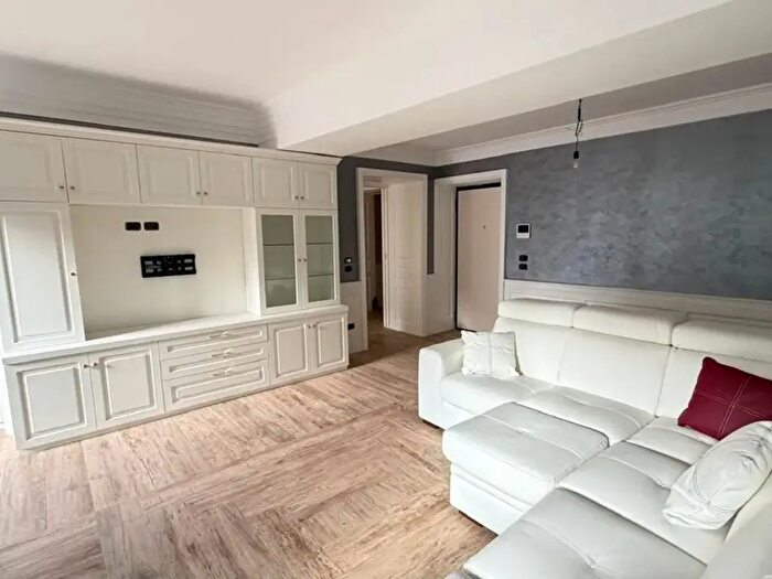 Appartamento con 9 locali in vendita in Piazza Stocco, Lamezia Terme