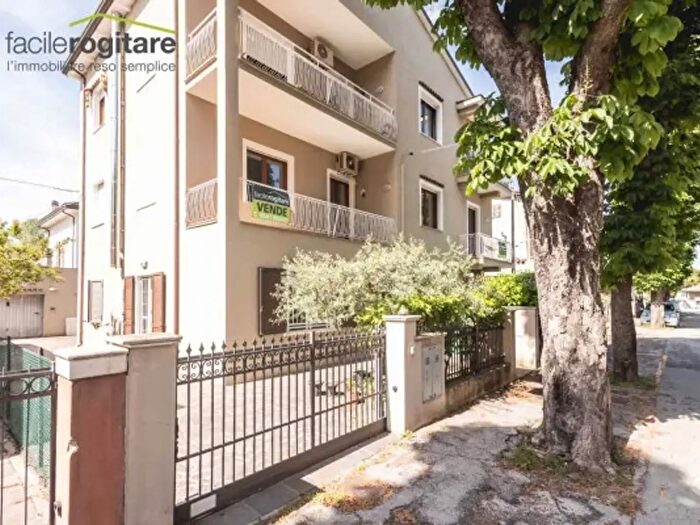 Appartamento con 5 locali in vendita in Via Massimo d'Azeglio, Cattolica