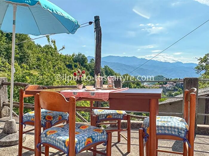 Casa con 7 locali in vendita in Via Centrale, Molazzana