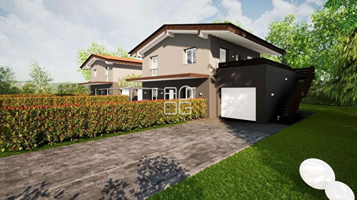 Appartamento quadrilocale in vendita in Via Valenasche, Puegnago Sul Garda