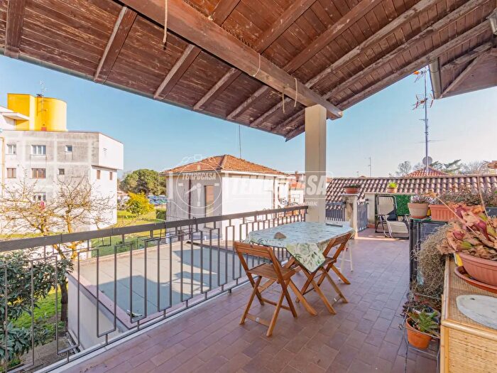 Appartamento trilocale in vendita in Via Domenico Cimarosa, Vigevano