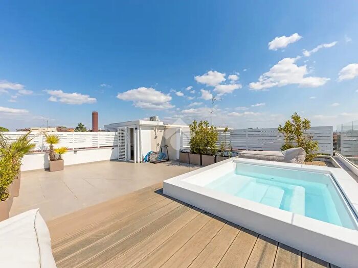 Appartamento con 6 locali in vendita in Via Luigi Capuana, Roma