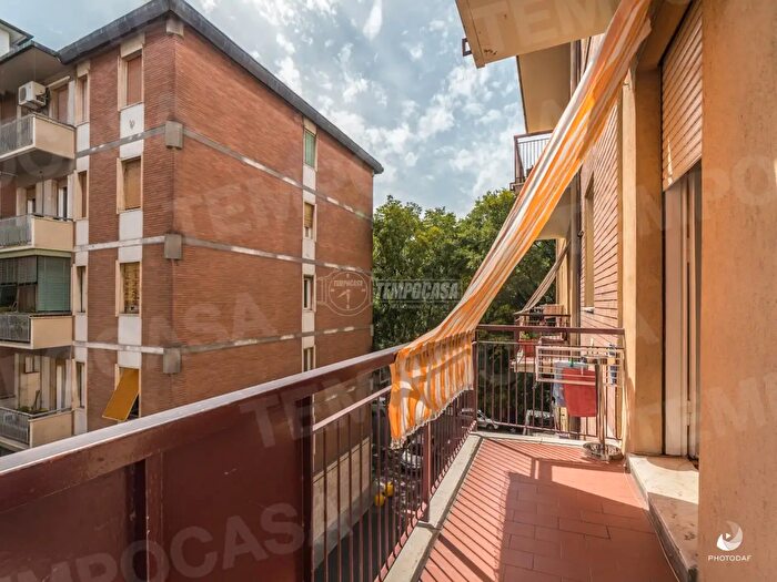 Appartamento trilocale in vendita in Via Mascagni, Modena