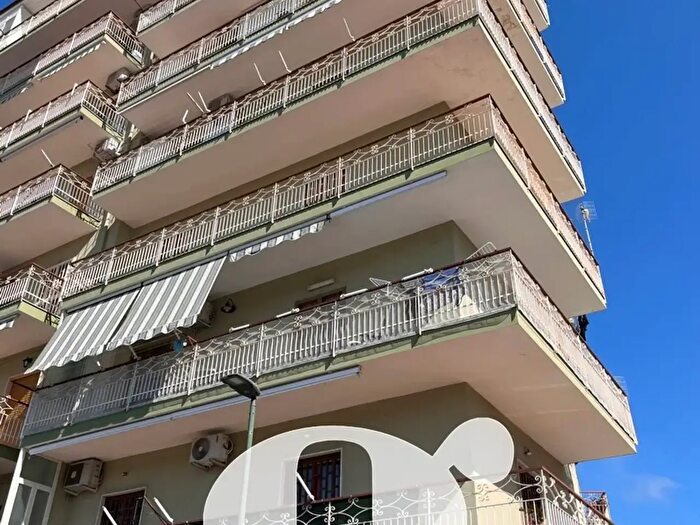 Appartamento trilocale in vendita in Via Nabucco, Napoli