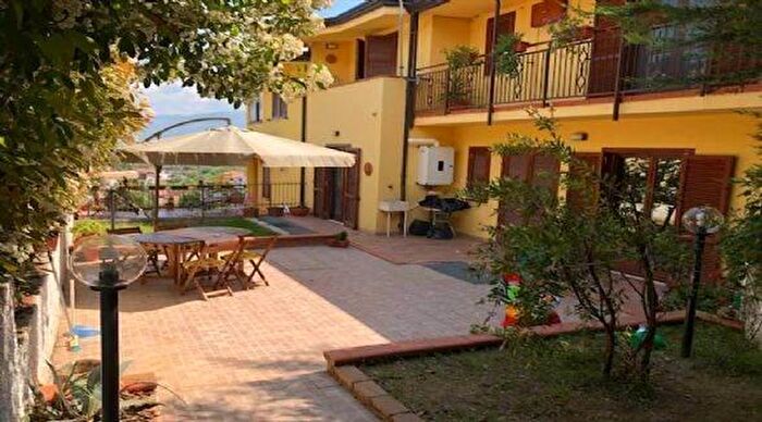 Casa con 8 locali in vendita in Via Leonardo da Vinci, Mendicino