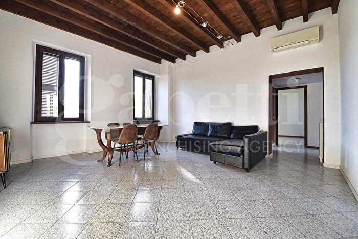 Appartamento trilocale in vendita in Via Val dOssola, Monza