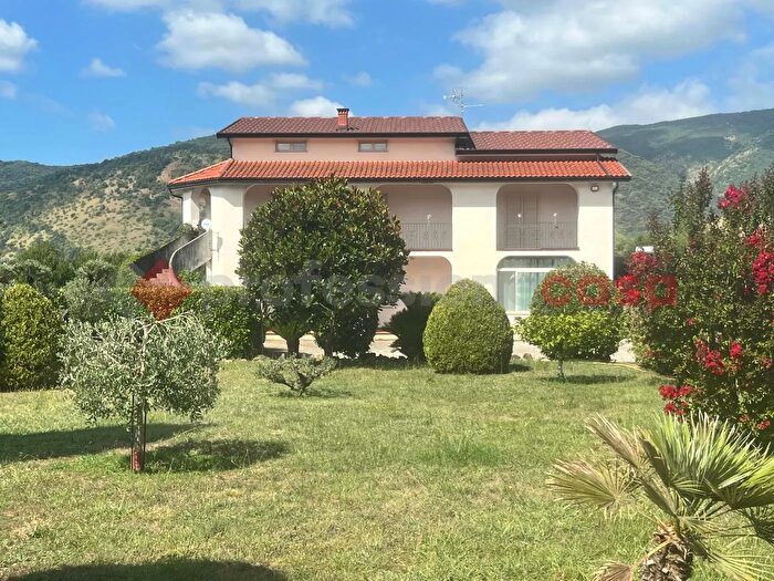 Casa in vendita in Via San Leonardo Filieri Snc, Cassino