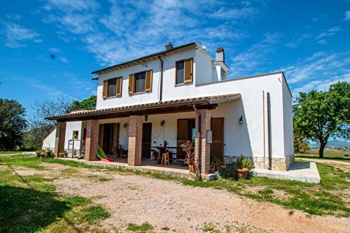 Casa con 9 locali in vendita in Strada Provinciale Pescia Romana, Montalto Di Castro
