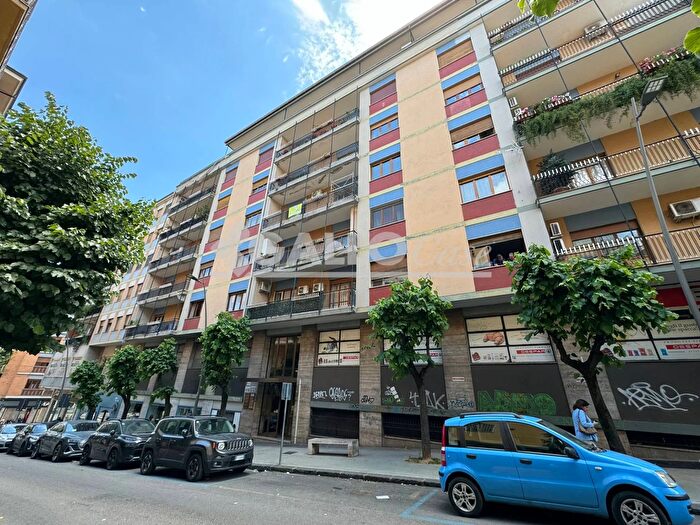 Appartamento con 6 locali in vendita in Via Carlo Cattaneo Cosenza, Cosenza