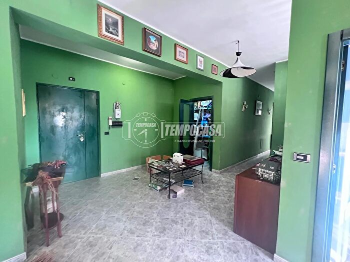 Appartamento quadrilocale in vendita in Via Trentino, Napoli