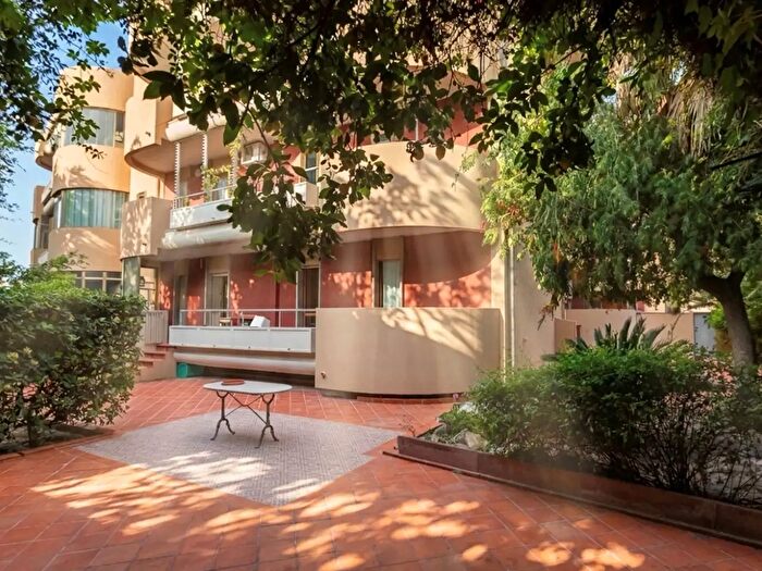 Appartamento con 5 locali in vendita in Viale Poetto, Cagliari