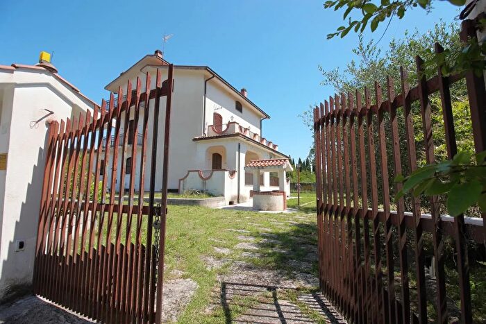 Casa con 15 locali in vendita in Via Terni, Orte