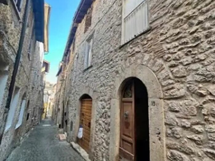 Casa con 6 locali in vendita in Vicolo SantAntonio Abate, Alatri
