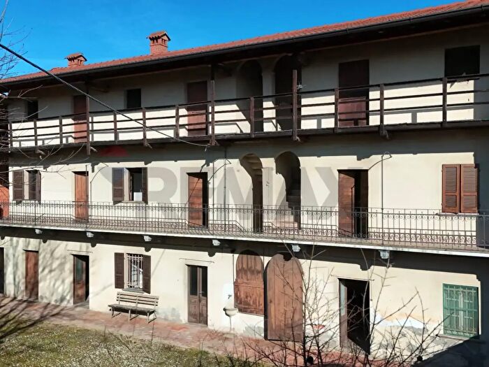 Casa con 9 locali in vendita in Via Santo Stefano, Bellinzago Novarese
