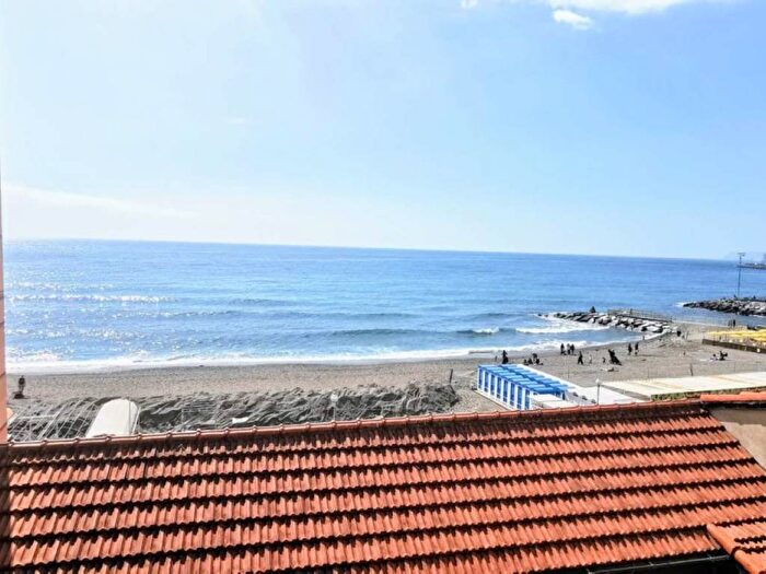 Appartamento con 5 locali in affitto in Via Mameli, Centro, Varazze