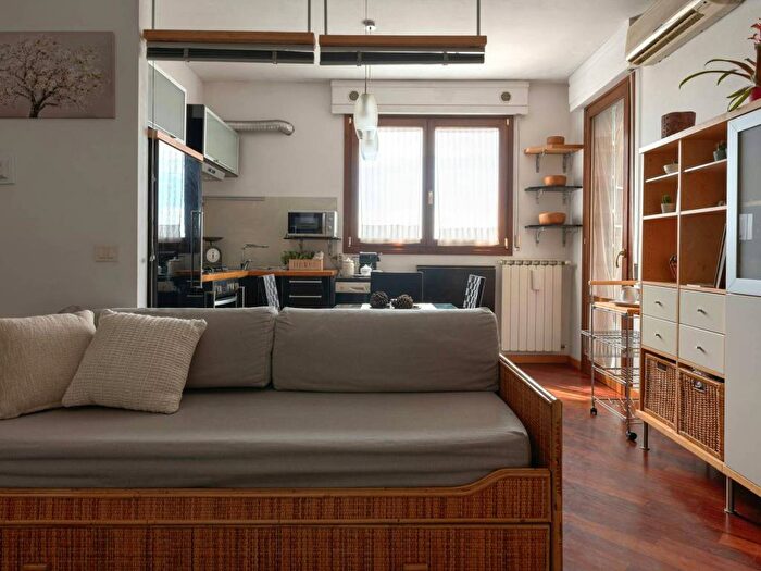 Appartamento monolocale in affitto in Via Ippolito Rosellini, Firenze Nova, Firenze