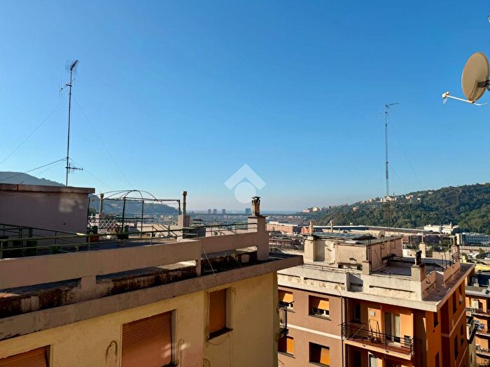 Appartamento trilocale in vendita in Via Pierino Negrotto Cambiaso, Genova