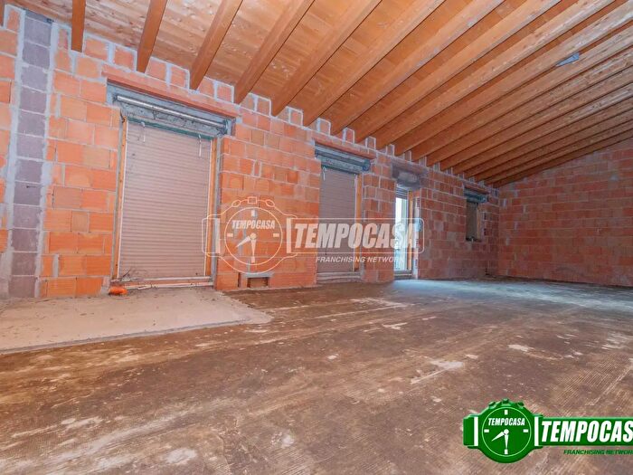 Appartamento trilocale in vendita in Via Guercino, Piacenza