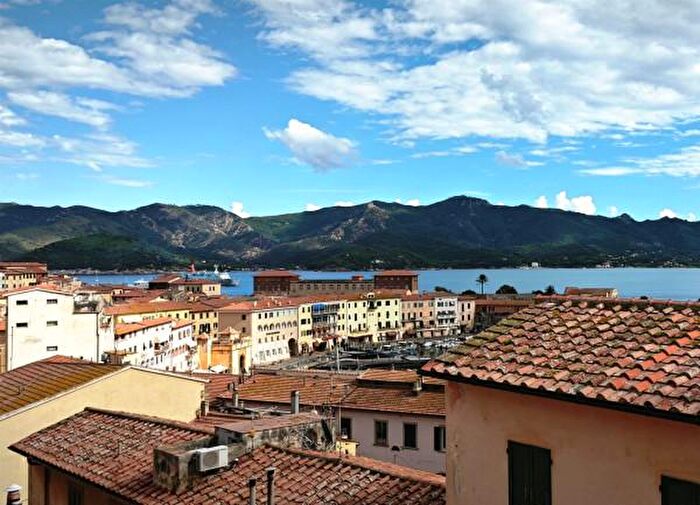 Appartamento con 6 locali in vendita in Via della Fonderia, Portoferraio