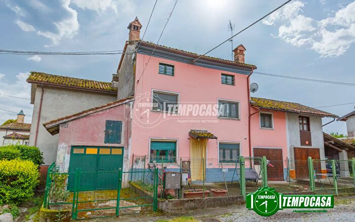 Casa quadrilocale in vendita in Via Busca, Mezzanino