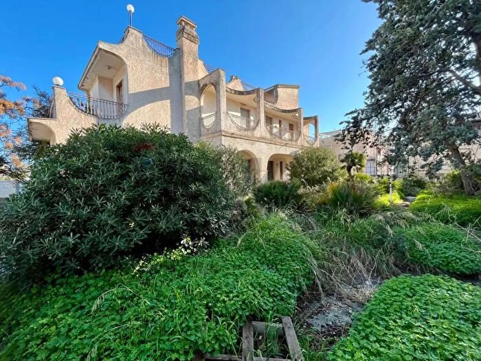 Casa con 10 locali in vendita in Via delle Sirene, Mola Di Bari