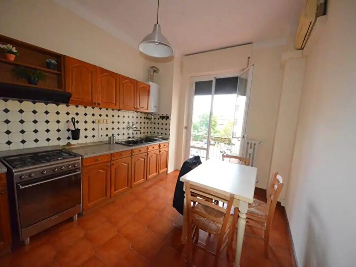 Appartamento con 5 locali in affitto in Viale Alessandro Guidoni, Firenze