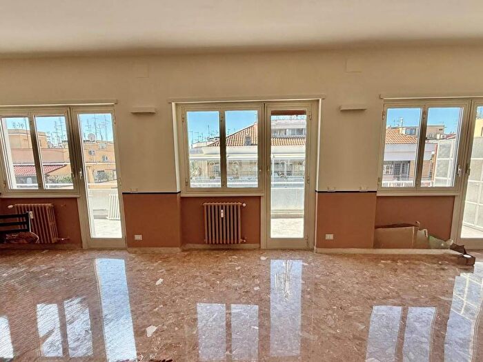Casa con 5 locali in affitto in Via Roccaporena, Fleming, Roma