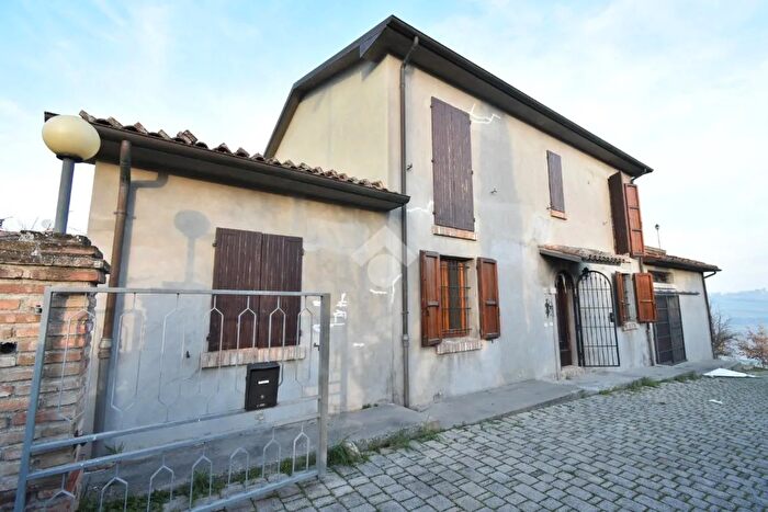 Casa con 6 locali in vendita in Via Cornacchiara, Borghi