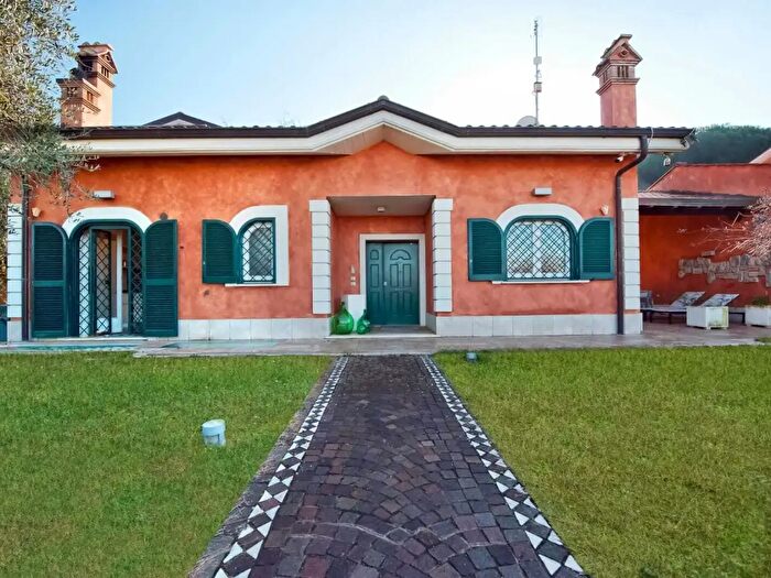Casa con 10 locali in vendita in Via Padre Antonio Rocchi, Grottaferrata